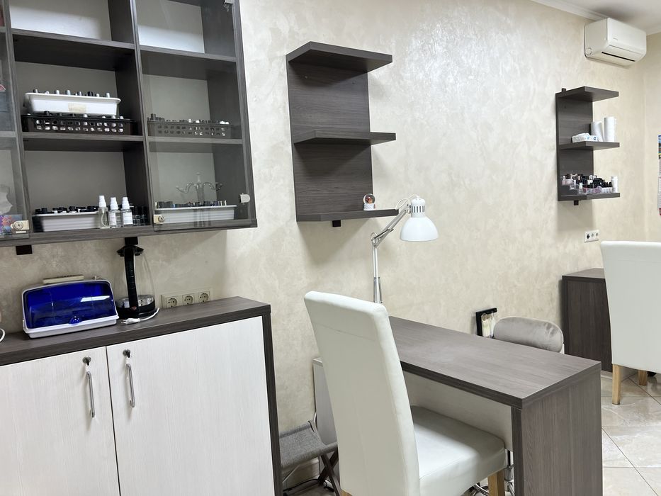 Стіл майстра манікюру