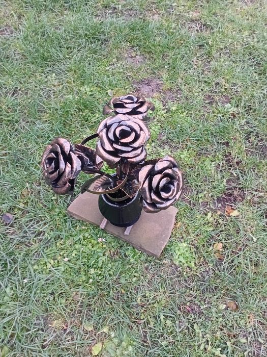 Ковані троянди квіти