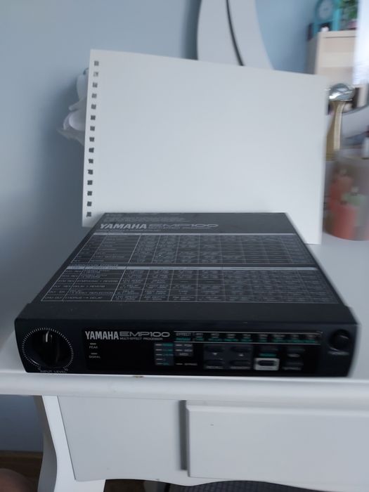 Procesor efektów Yamaha  emp 100