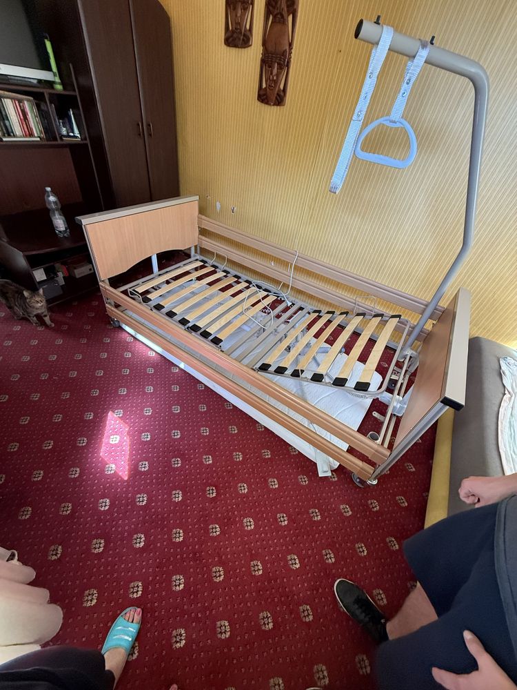 Łóżko rehabilitacyjne ortopedyczne z dwoma materacami