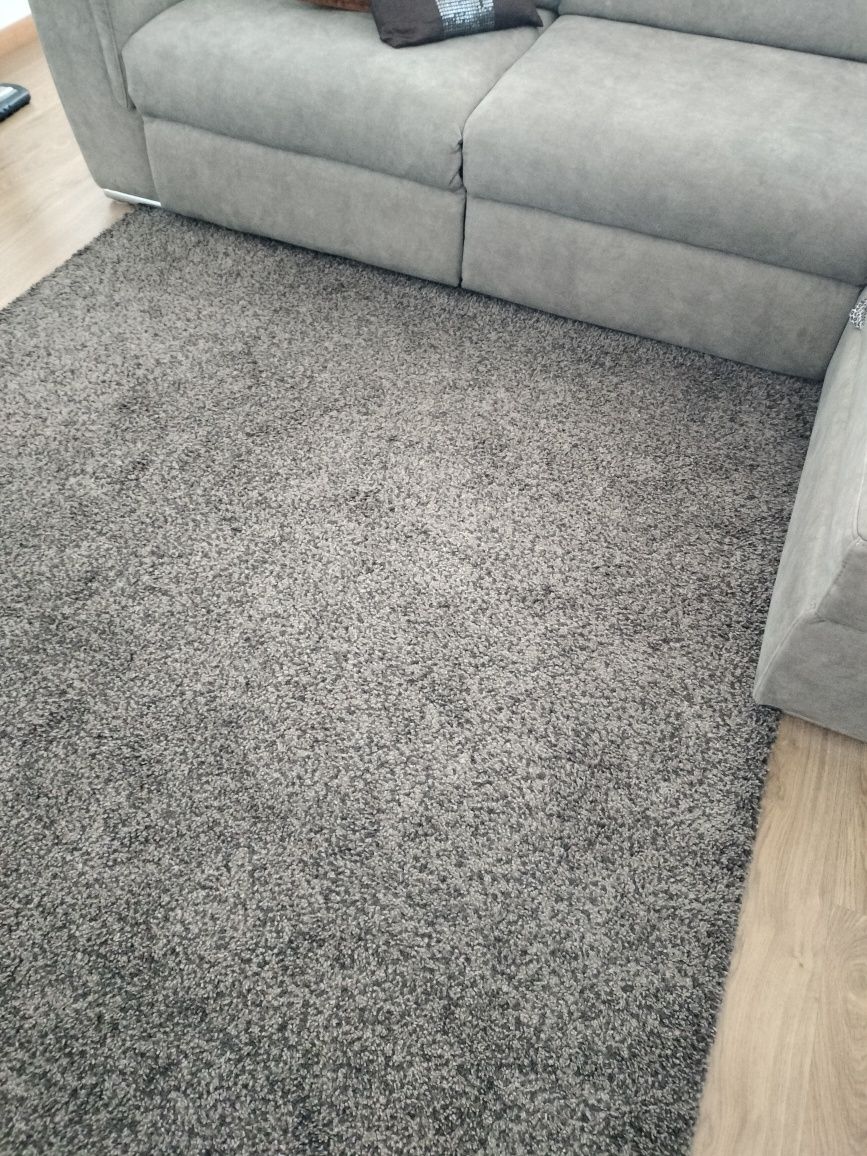 Carpetes castanho e beje