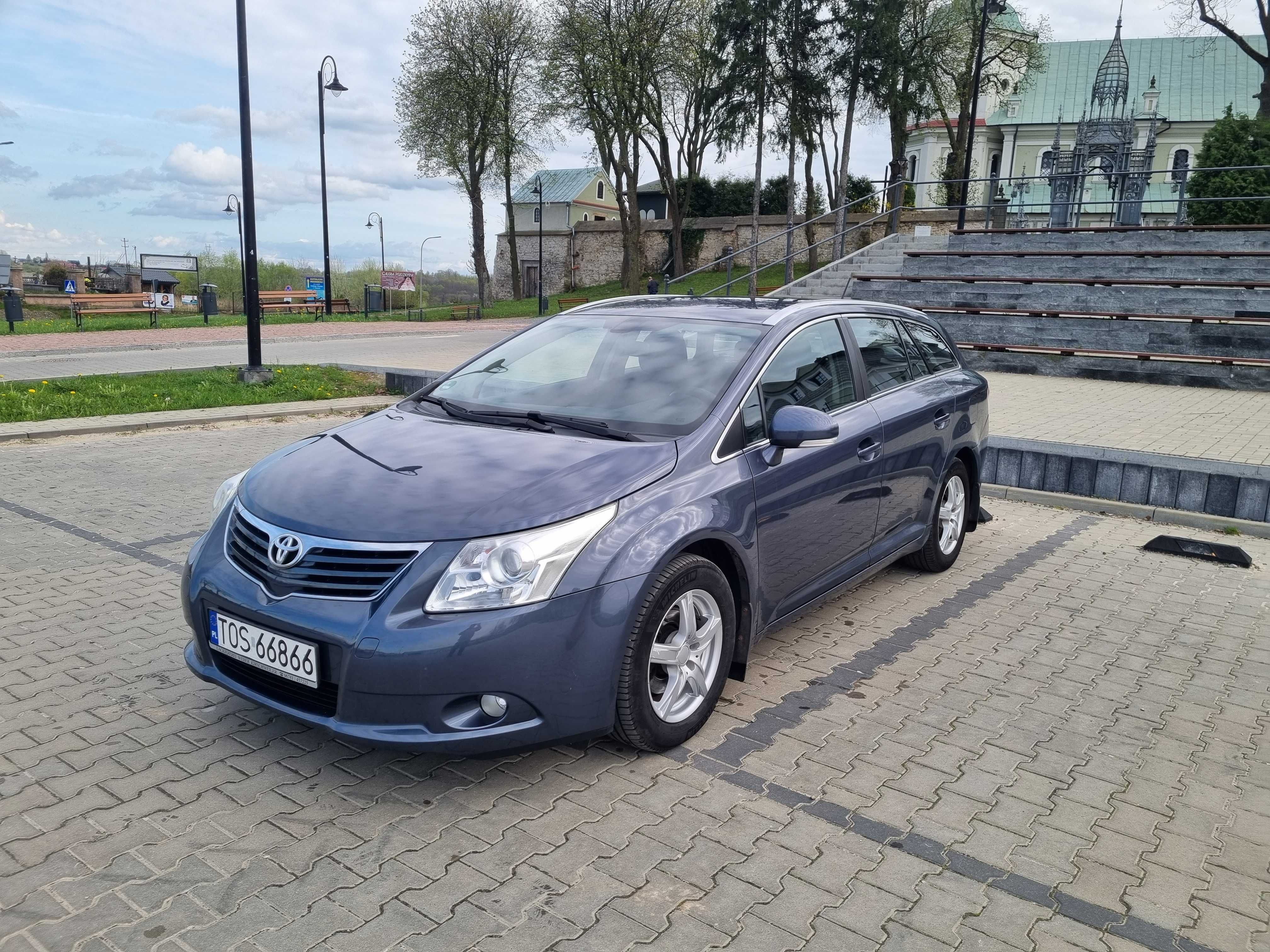 Sprzedam Toyota Avensis 1.8 Benzyna