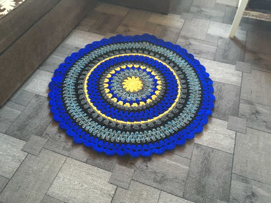 Коврик круглый вязаный  д.102 см новый