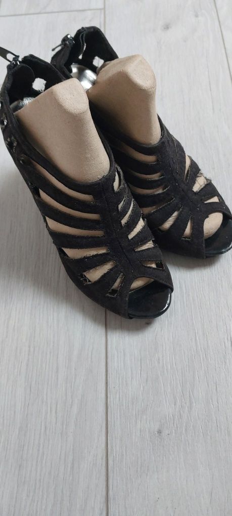 Buty na obcasie czarne szpilki 37 sandalki