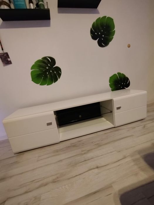 Sprzedam szafkę pod tv