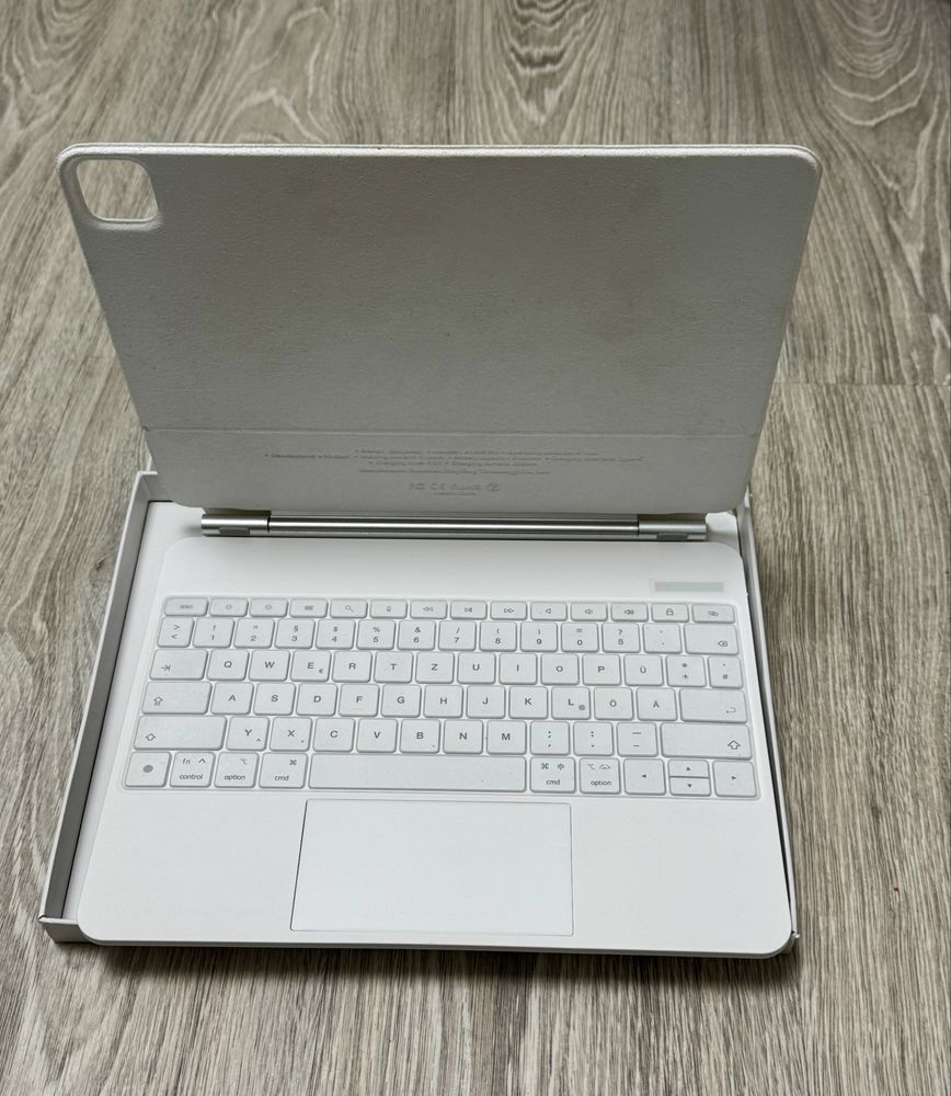 Чехол клавиатура Magic Keyboard  iPad pro 13  жесткий