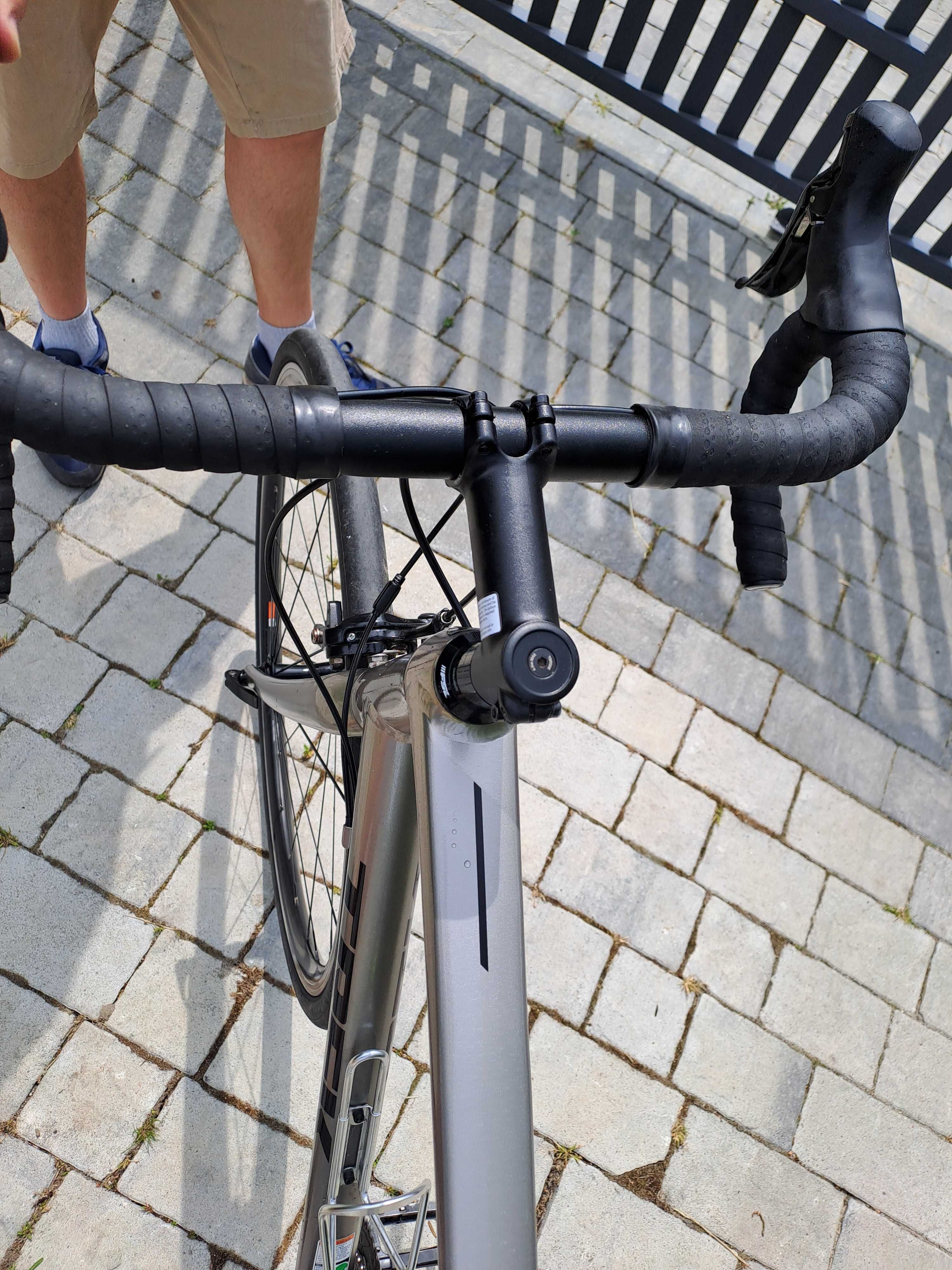 Rower szosowy TREK DOMANE AL 4 carbon