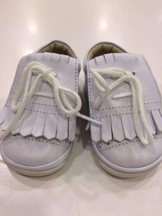 Sapatos de bebe com sola