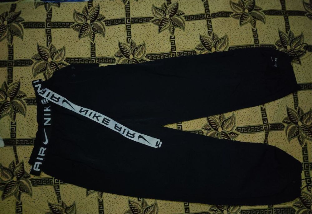 Чорні штани найк