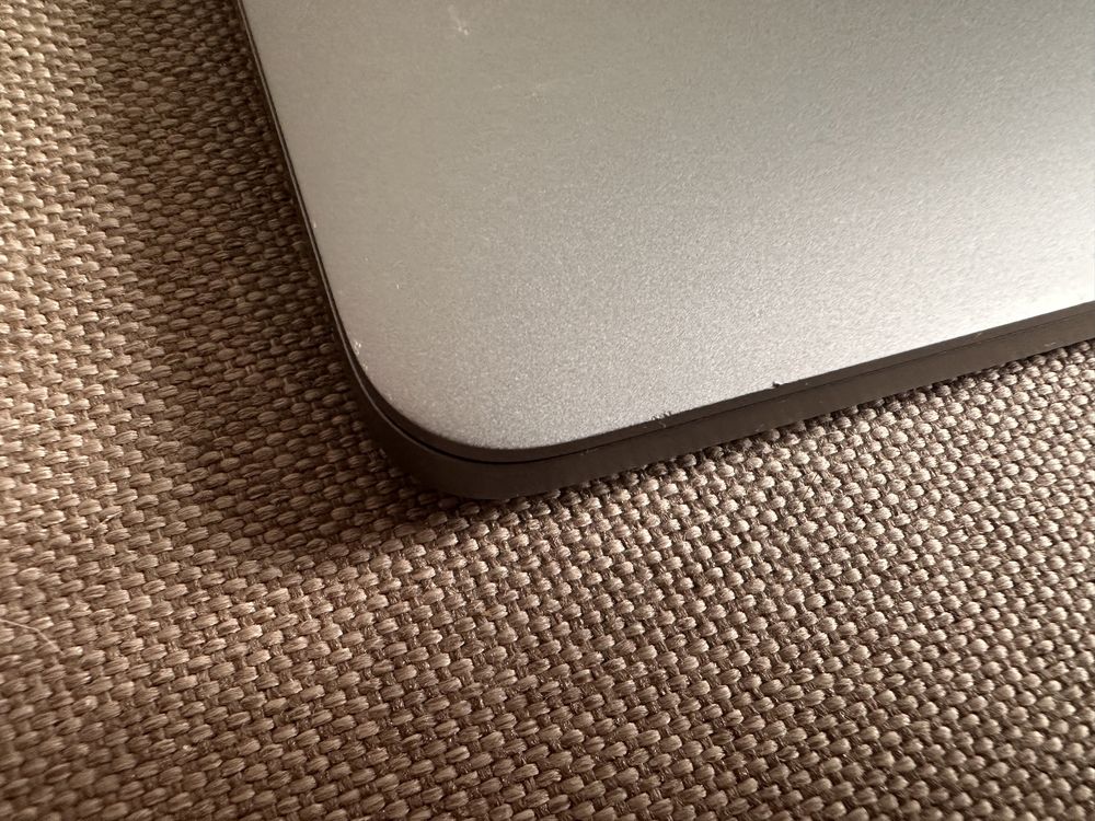 MacBook Pro 16" i9/16Gb DDR4/SSD 1000Gb/Radeon 5500m Space grey