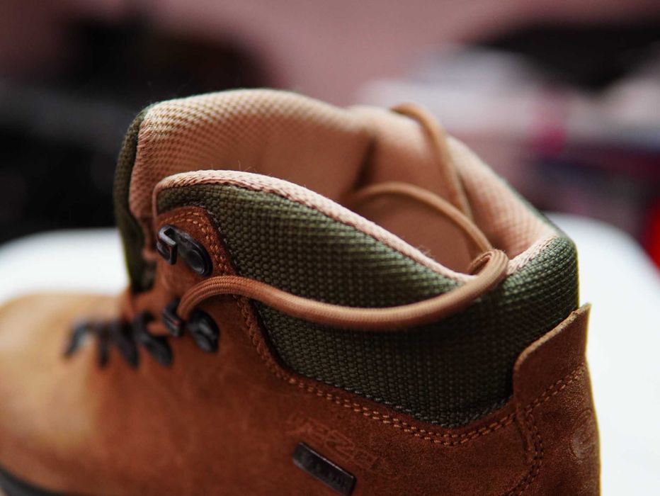 Жіноче трекінгове взуття Event з підошвою Vibram — розмір 38