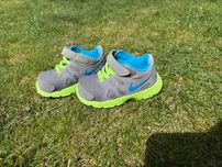 Buty chłopięce Nike rozmiar  22