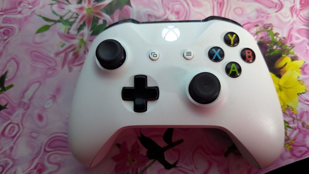 Продам Xbox one x