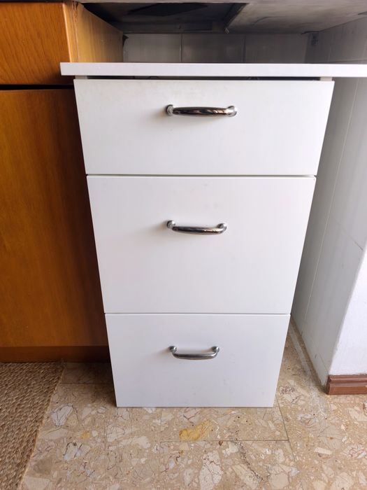 Móvel cozinha com 3 gavetas