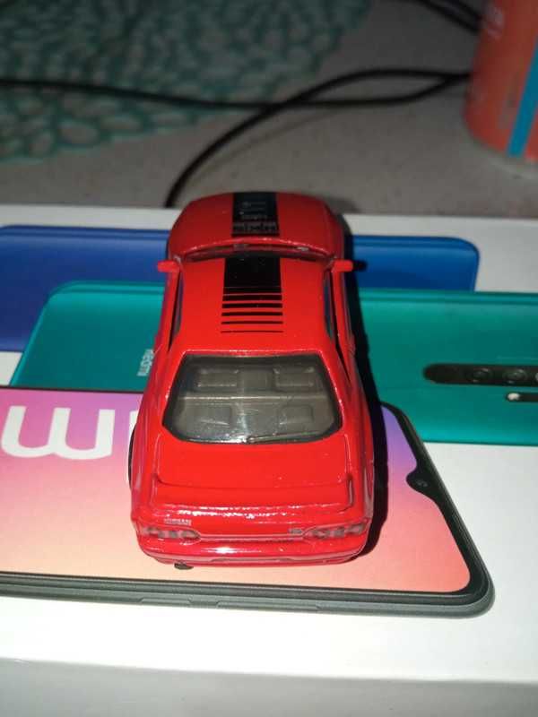 Nissan Skyline GT-R R32 hot wheels czerwony