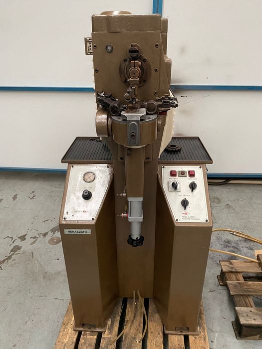 Maquina para sapatos, Benazzato h108