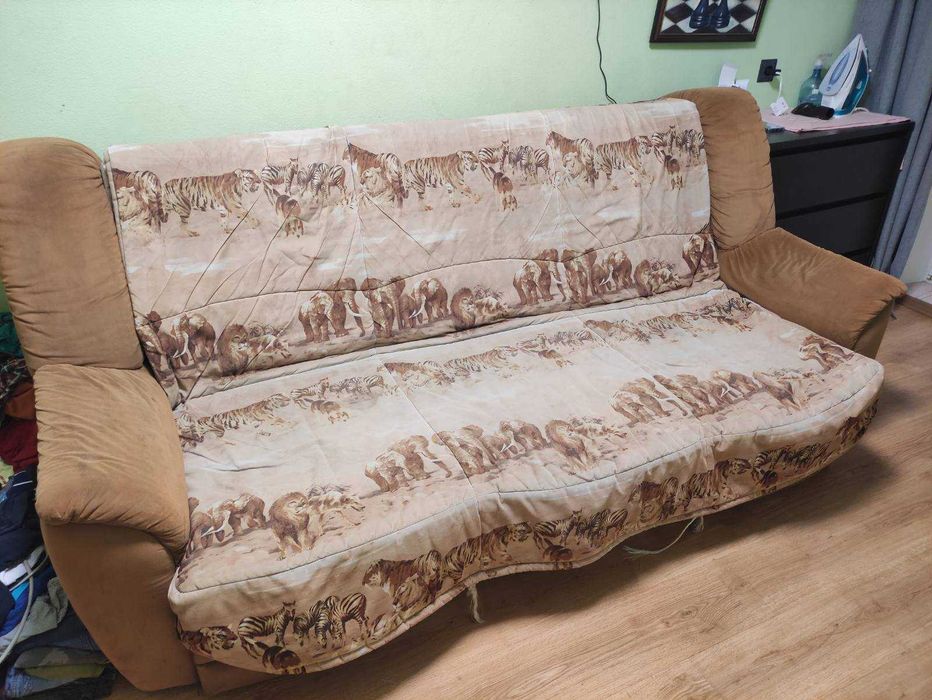 Диван великий з металевим каркасом та кокосовим пружинним матрасом