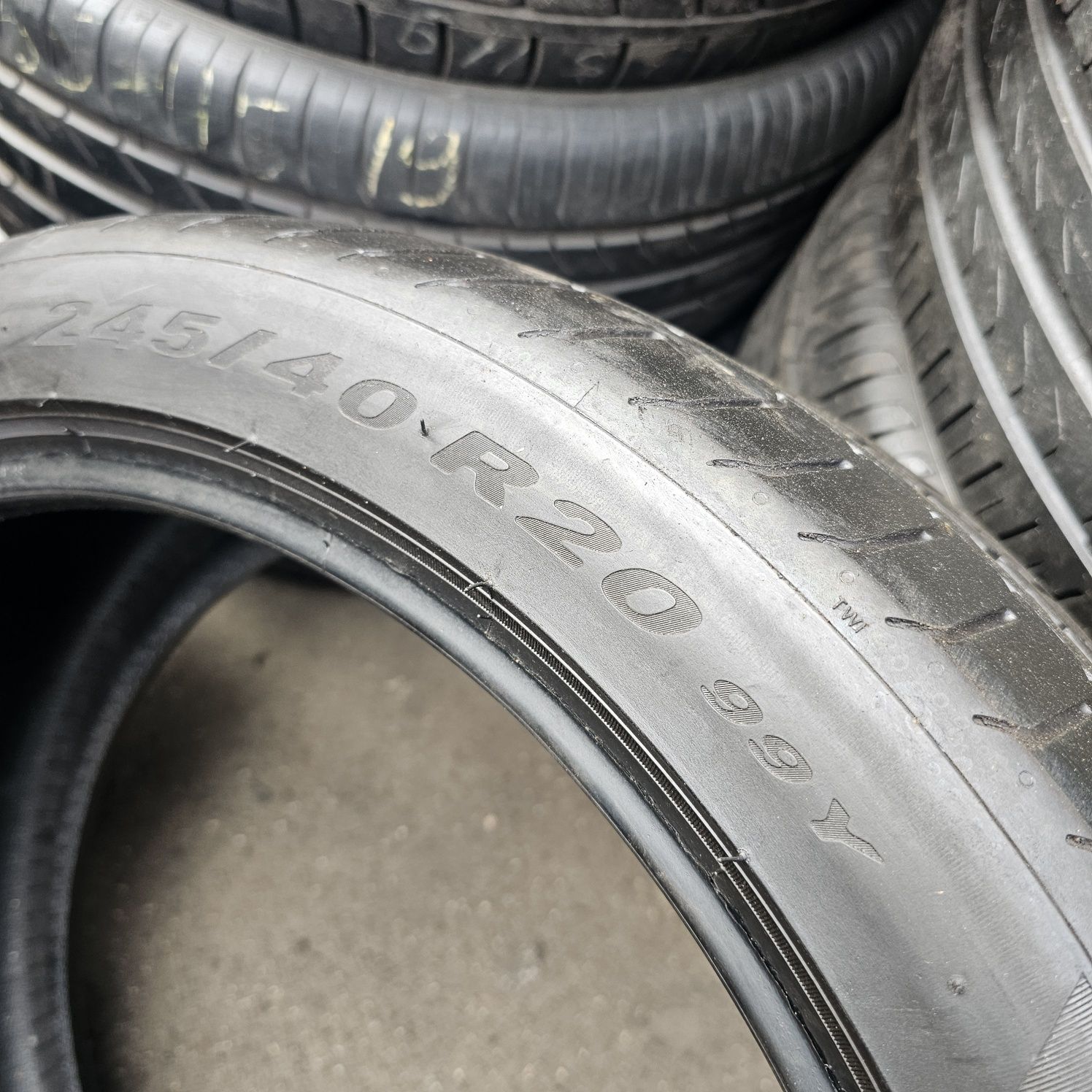 Шины 245/40 R20 99Y Pirelli P Zero 1шт.