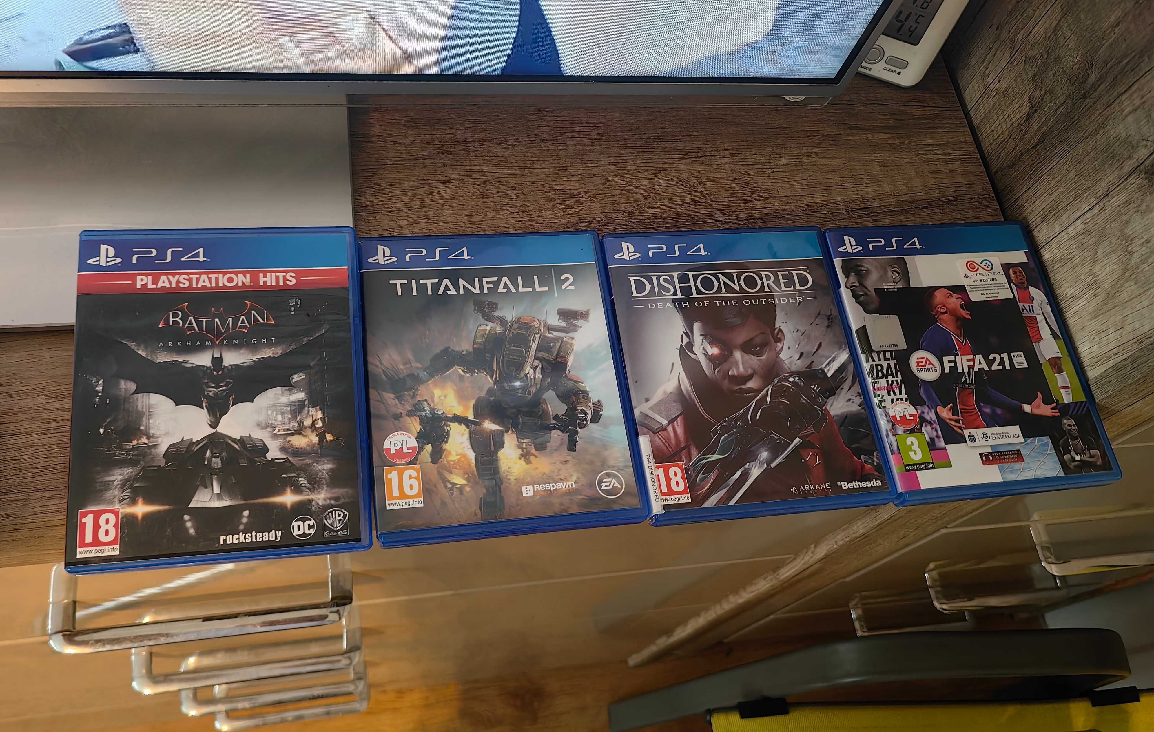 Konsola Sony Play station 5 + 2 pady + 4 gry
