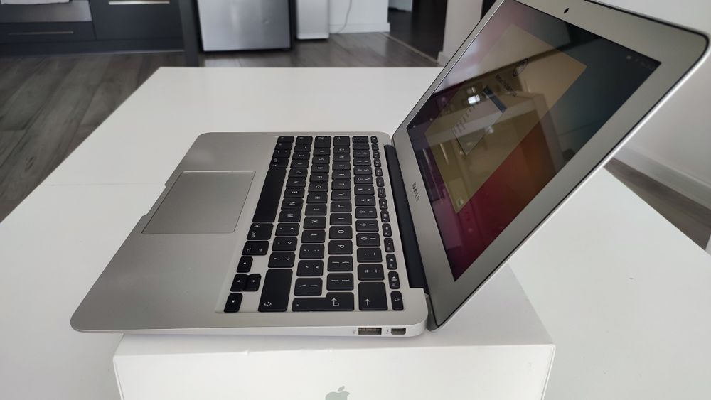 MacBook Air 11: 256GB SSD, i5, 4 GB, Jak nowy - stan idealny.