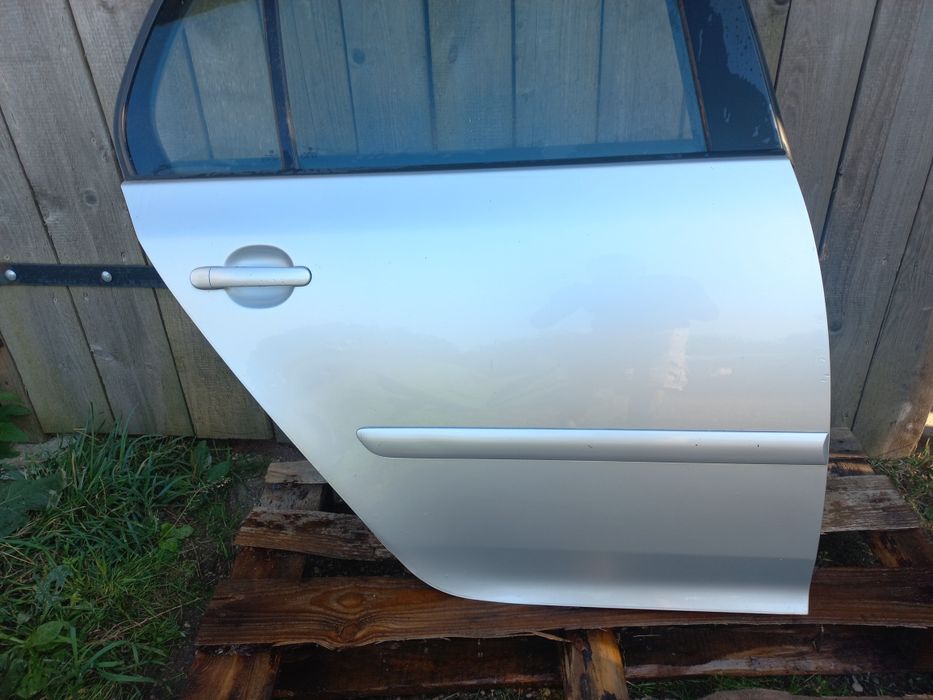 Drzwi prawe tył tylne kompletne vw golf V 5 HB la7w