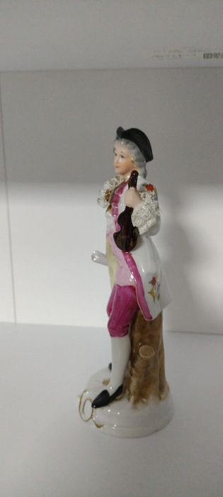 Figura grajka porcelana