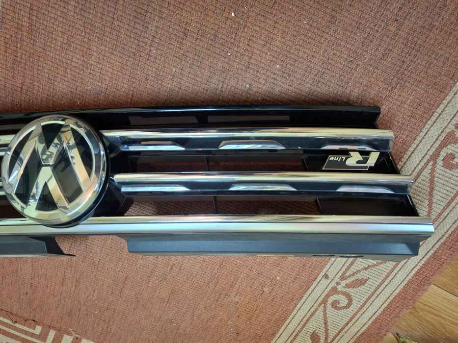 Atrapa Grill Tiguan R-line 5NA znaczek vw logo