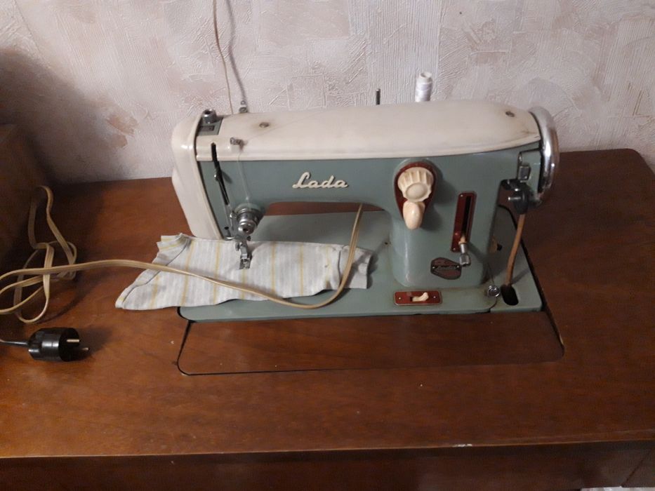 Швейная машинка Лада 236, в рабочем состоянии, Чехословакия