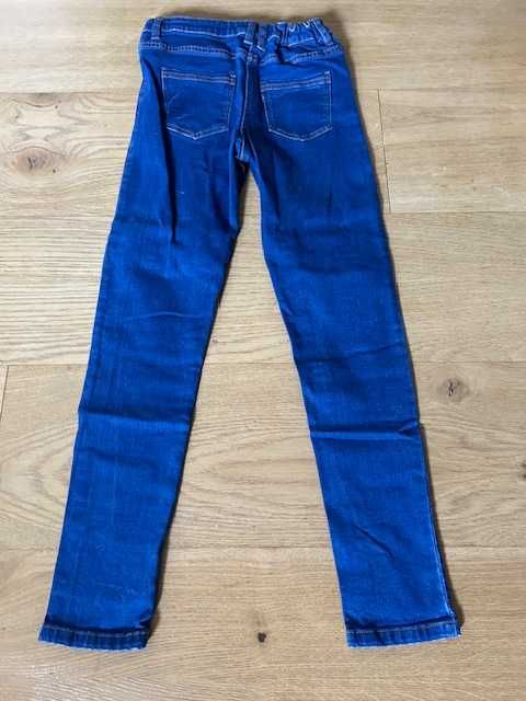 Niebieskie spodnie jeans marki Next, rozmiar 146 (11 lat), slim.