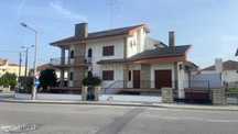 Moradia localizada em zona central da vila de Alcains - Castelo Branco