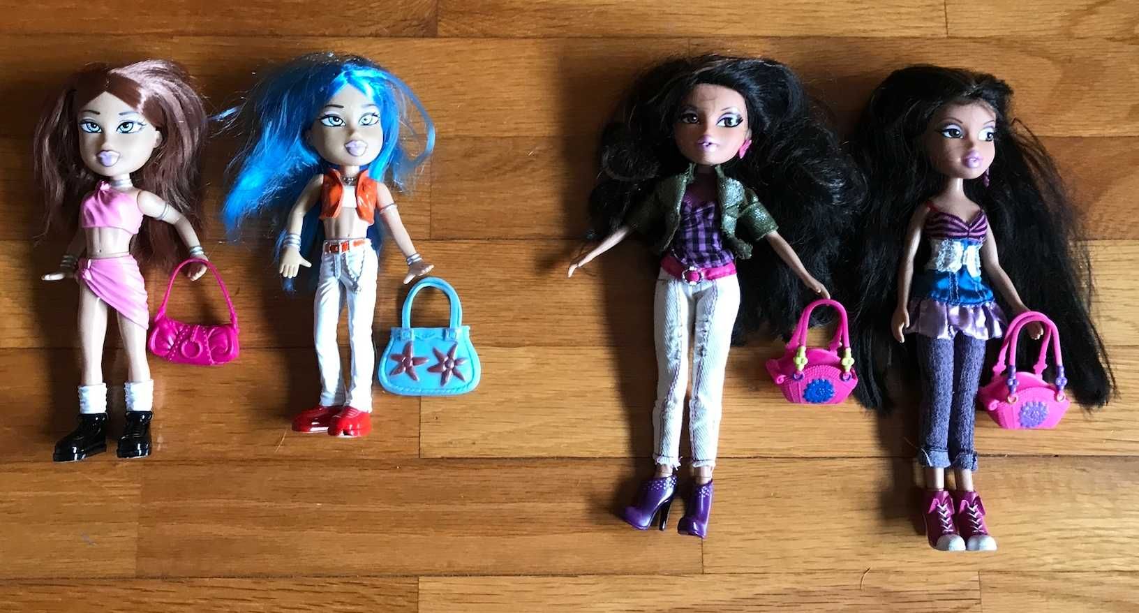 Bonecas Bratz impecáveis como novas