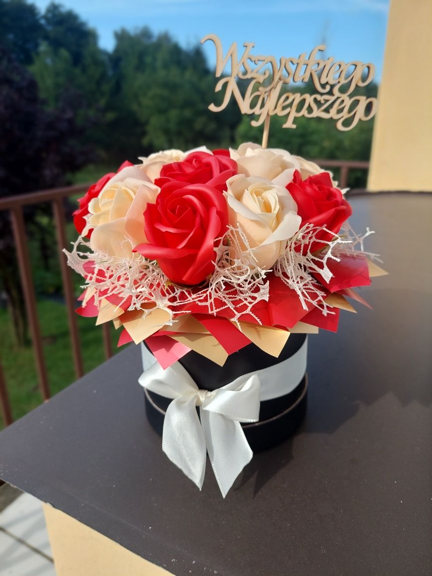 Flowerbox z pachnących róż I mydlanych na każdą okazję