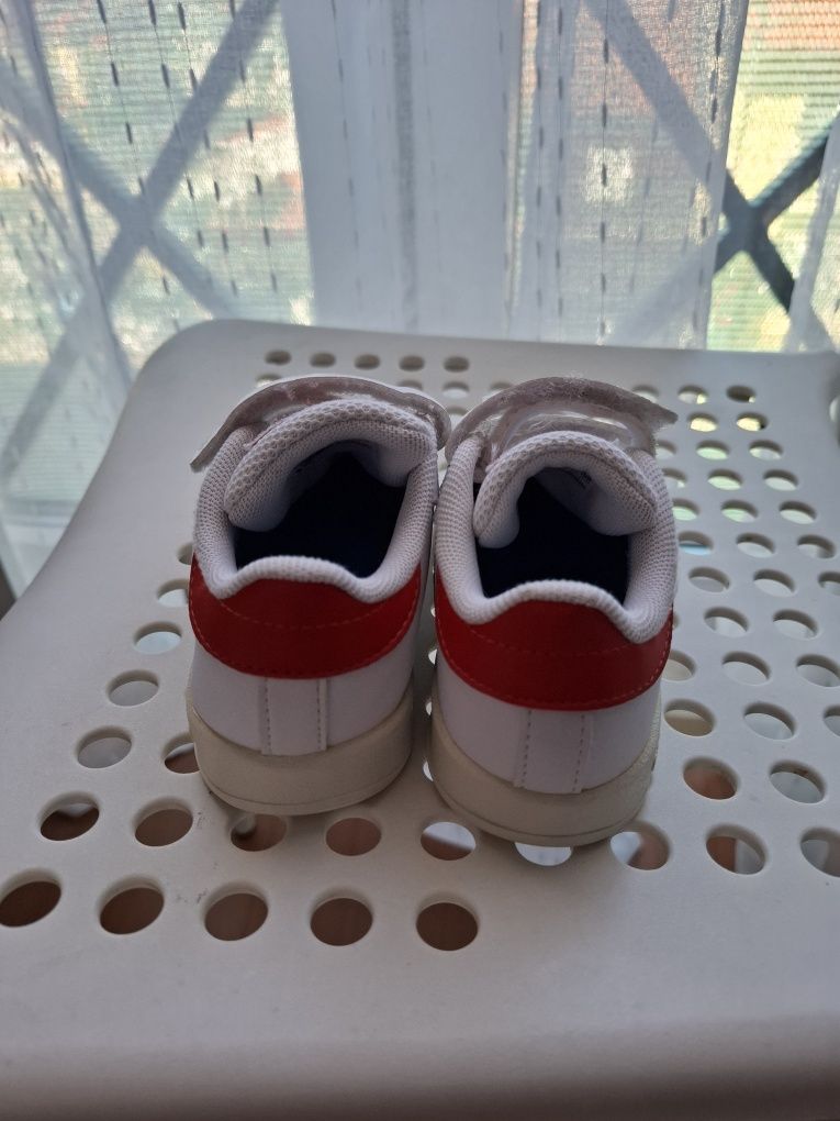 Vendo ténis ADIDAS criança