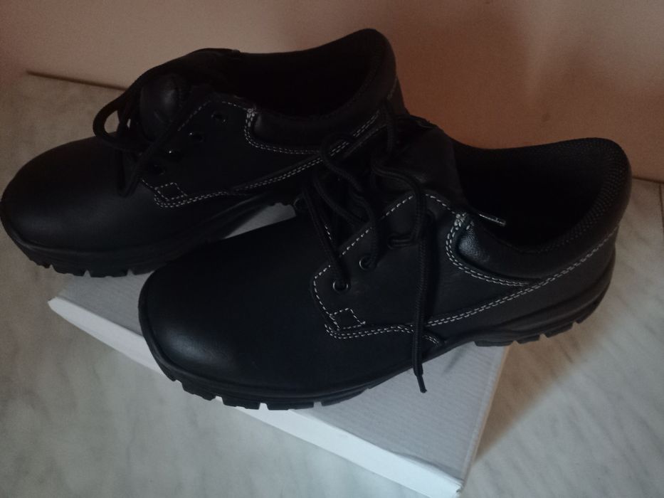 Buty robocze Uvex S2 obuwie ochronne 43
