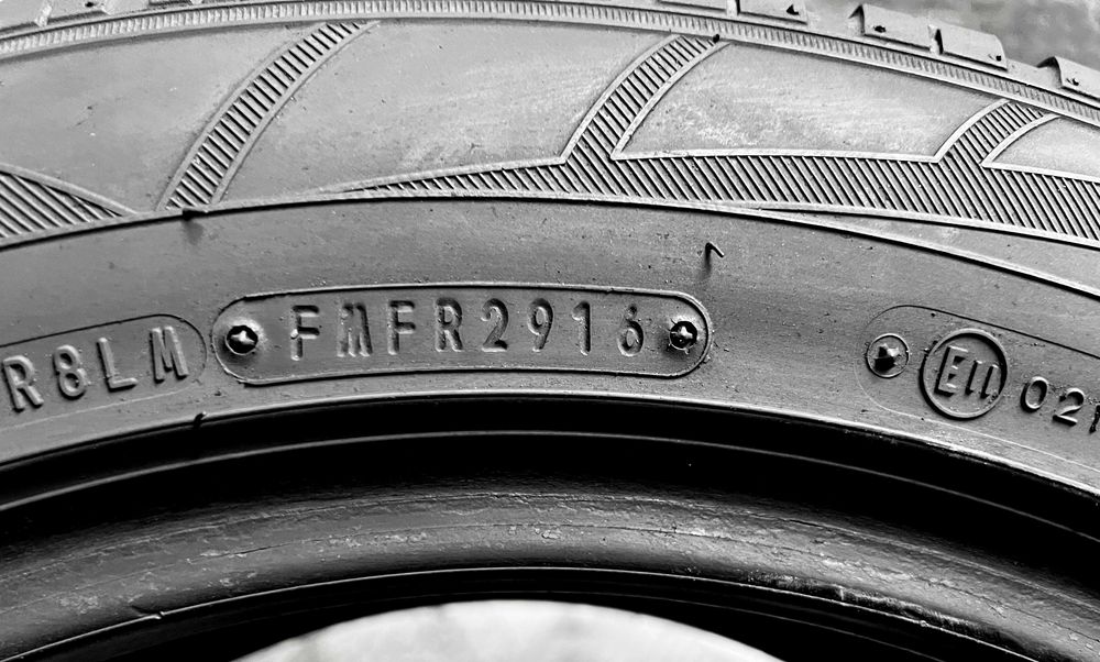 Шини Б/в 215.55.17 пара Falken