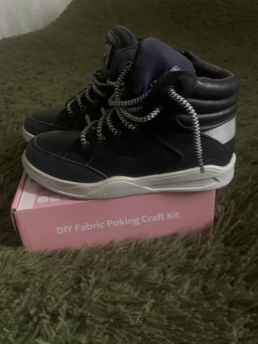 Продам кроссовки для мальчика д