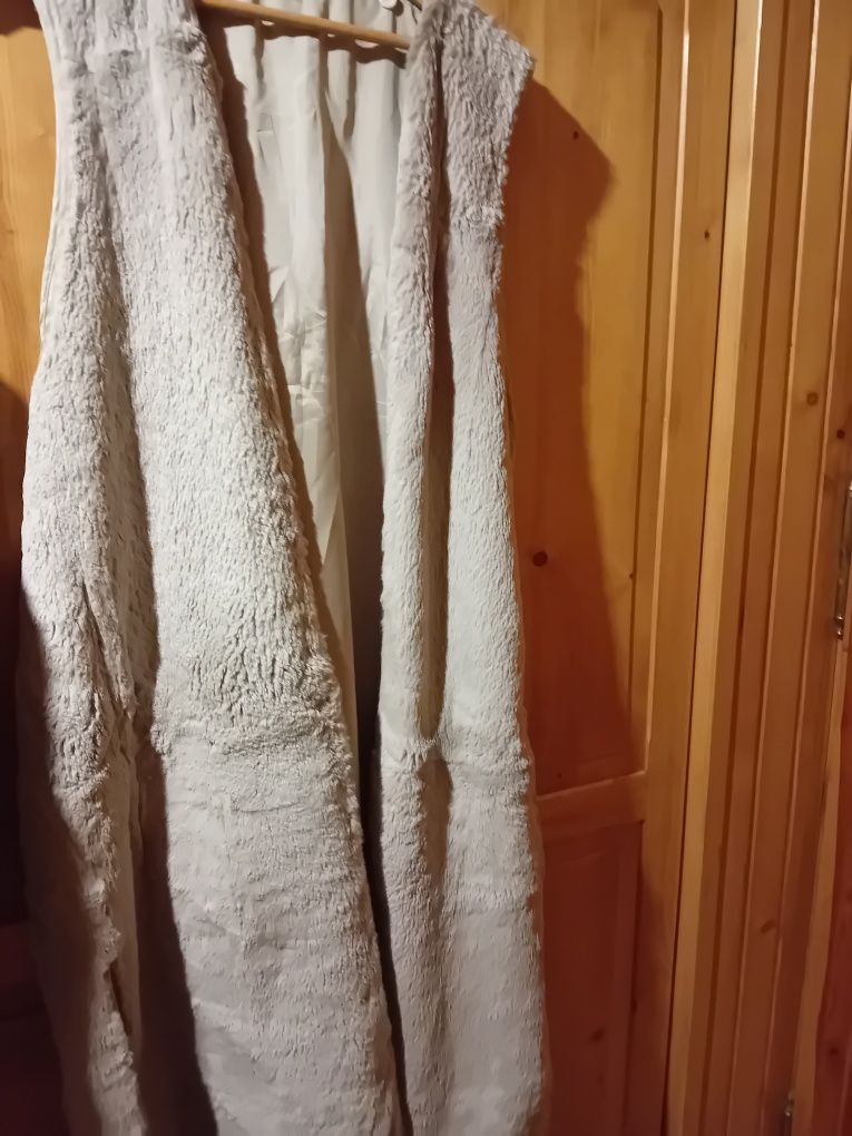 Dluga kamizelka naturalna z kieszeniami