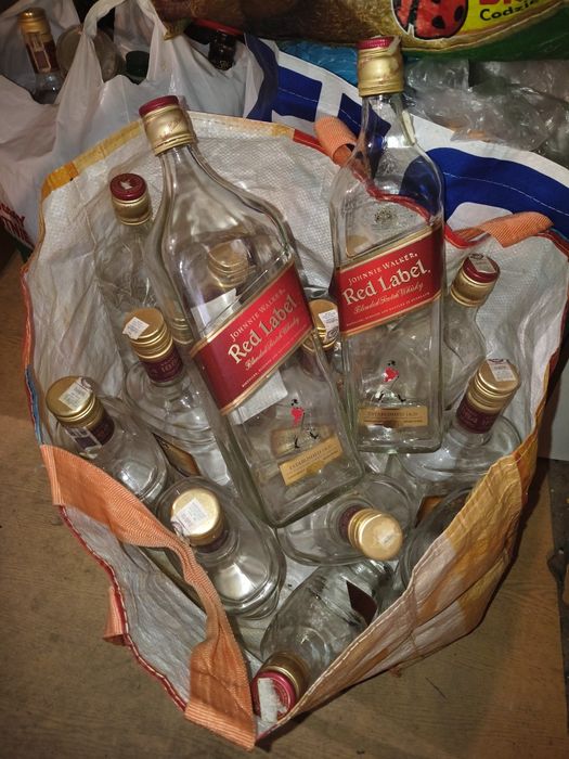 Szklane butelki po alkoholu na nalewkę