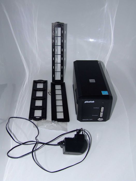 Plustek 7600i  - Skaner klisz i slajdów 35mm + projektor do slajdów