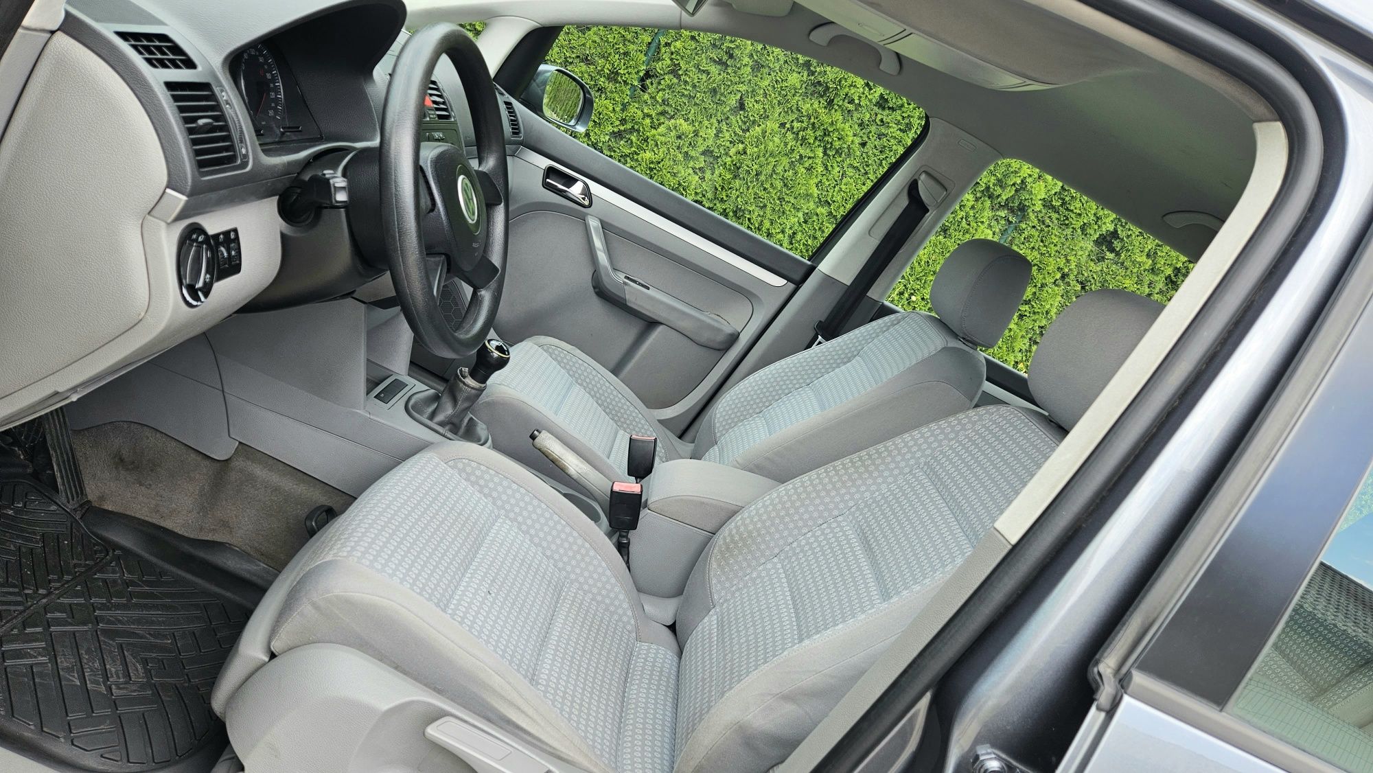 VW TOURAN 2.0 TDi !! KLIMA SPRAWNA , Nowe Kpl Sprzęgło !! Bez Rdzy !!