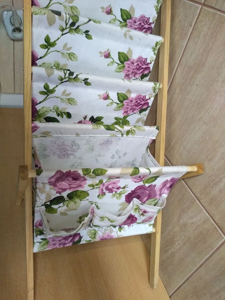 Domowy stojak na gazety pojemnik
