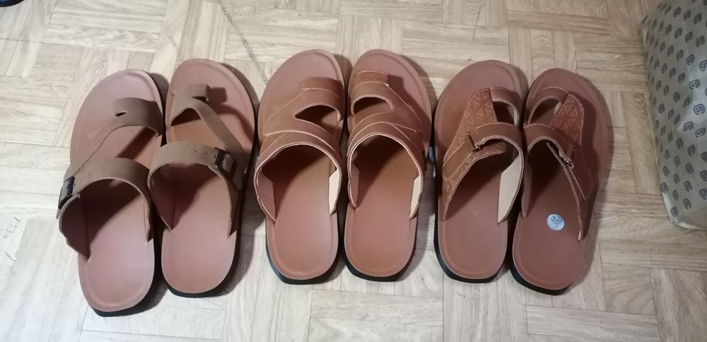 3 pares de sandálias novas homem