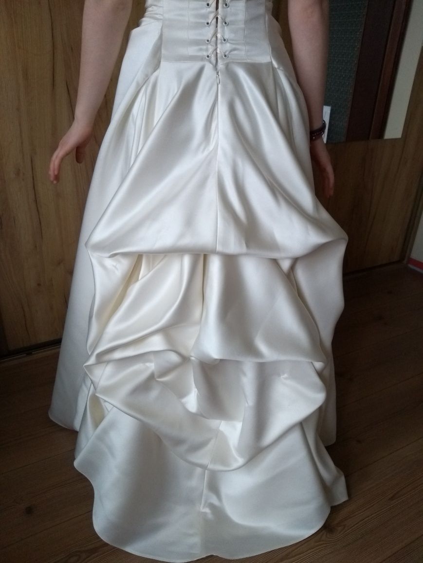 Suknia ślubna 156 cm + 3 cm obcas ecru