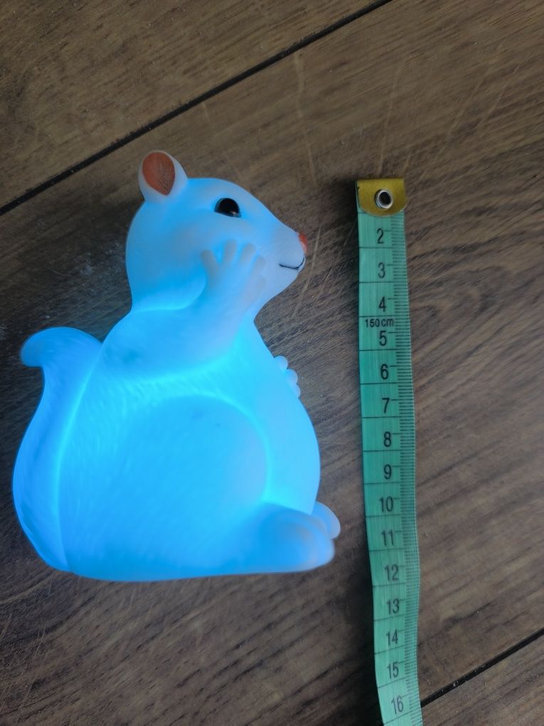Mała lampka figurka wiewiórka