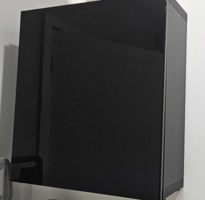 Armário parede 60x20x64,com porta e uma prateleira - praticamente novo