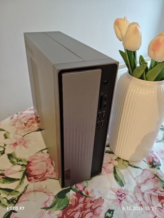 Komputer stacjonarny Lenovo 90MV Ryzen 3 3250U SSD240 GB 8 GB DDR WIFI