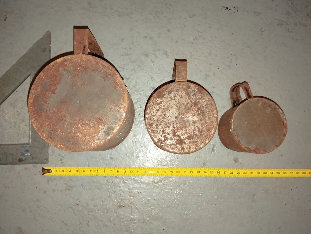 Canecas de ferro muito antigas
