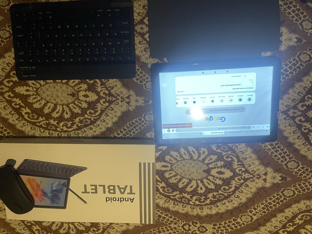 Tablet com rato e teclado e capa