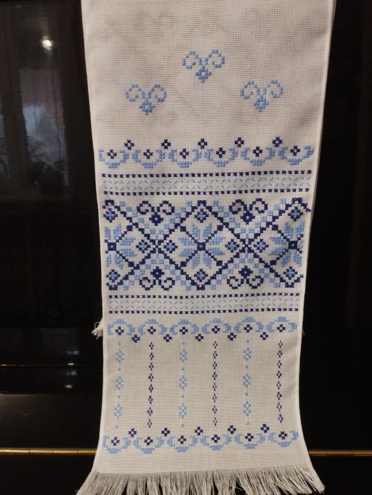 Вишитий рушник хрестиком