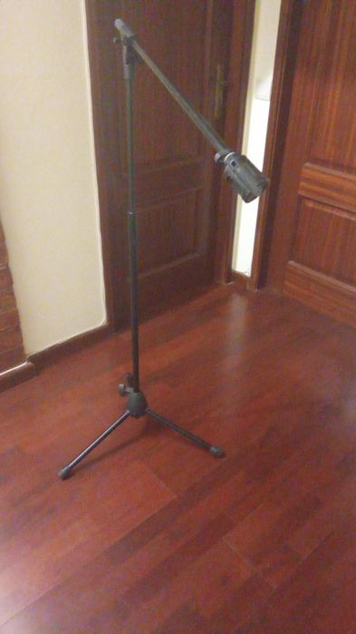 Vendo tripé  de microfone